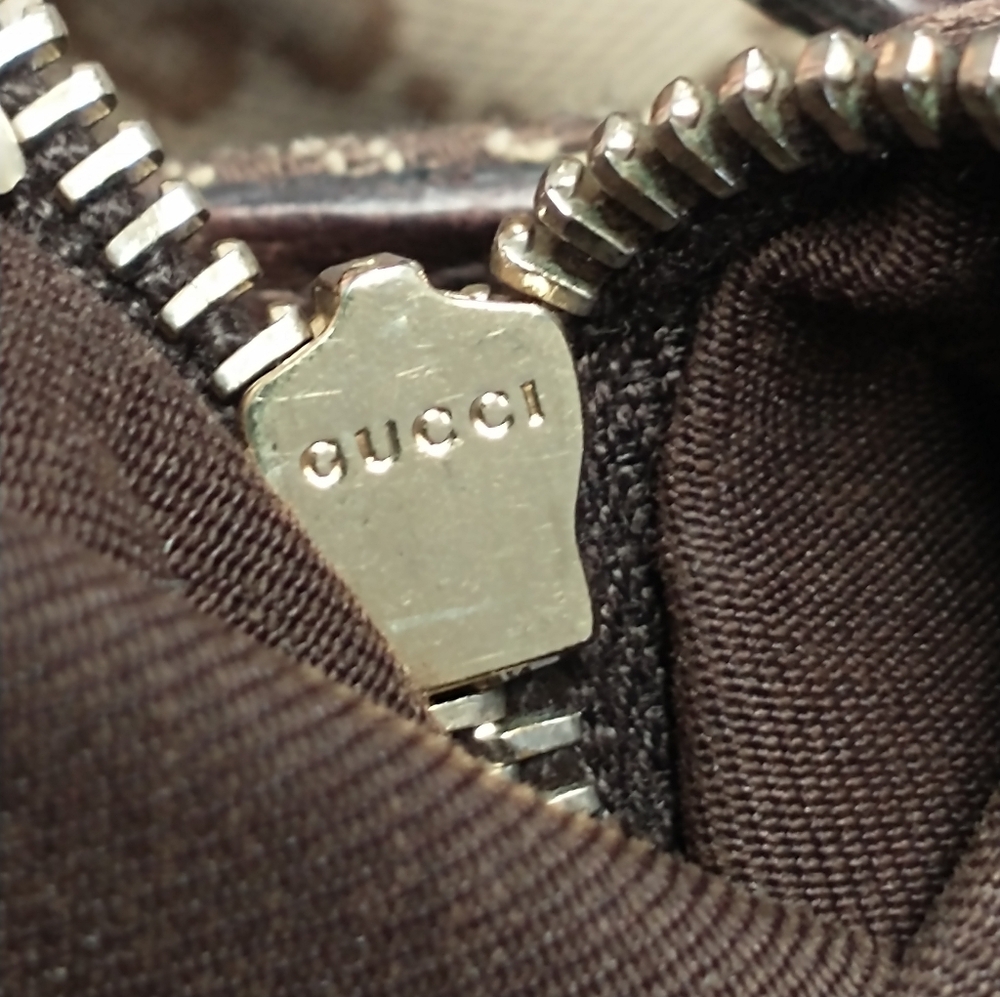 💯 Authentic GUCCI Brown and Cream GG Monogram Canvas Shoulder Bag - Picture 7 of 16